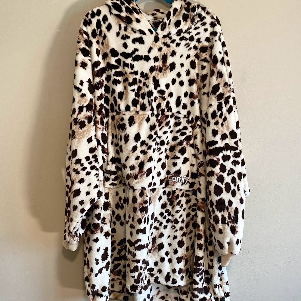 THE COMFY Oversized Wearable Blanket/Hoodie, Snow Leopard Print, One Size
